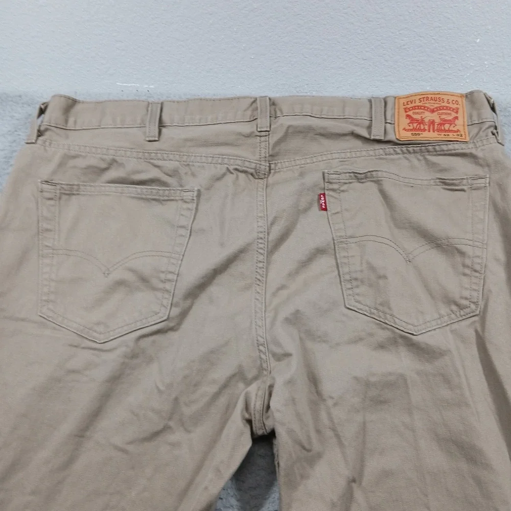 Levi's 559 Relaxed Straight Fit Khaki‎ Chino Pants Men's 42x32 Tan EUC